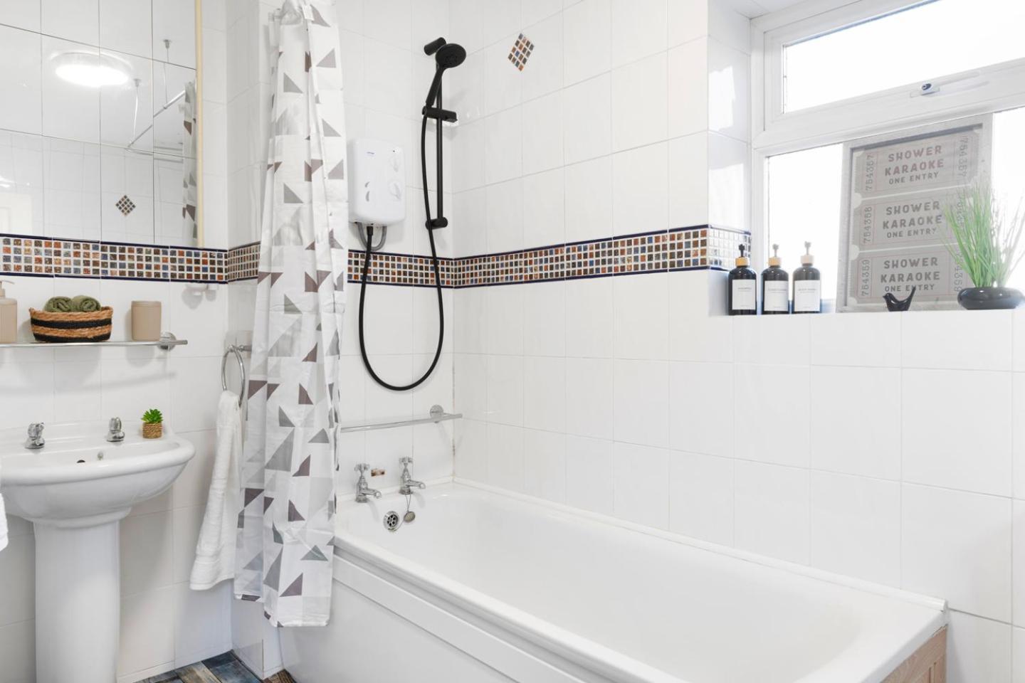 3 Bedroom House - Well Presented - Spacious - Flexible Check In - Free Parking Nottingham Kültér fotó